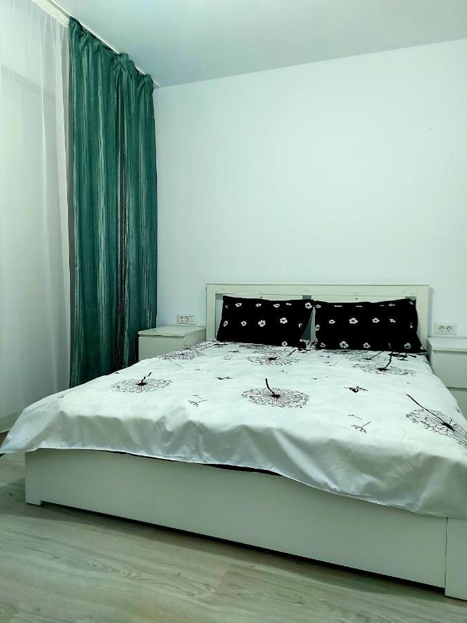 Black&White Suites Craiova Exterior photo